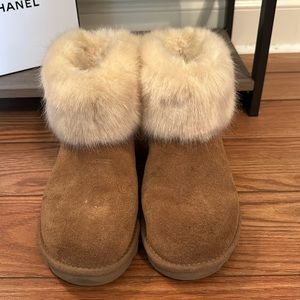 NWT women’s Ugg Mini Blakeley Fur Trimmed Boots